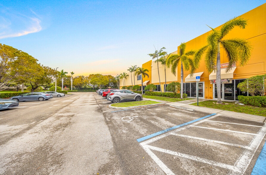 12601 NW 115th Ave, Medley, FL à vendre - Photo principale - Image 2 de 12