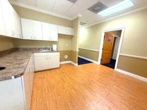 301 Skyline Dr, Lady Lake, FL for lease Interior Photo- Image 2 of 12