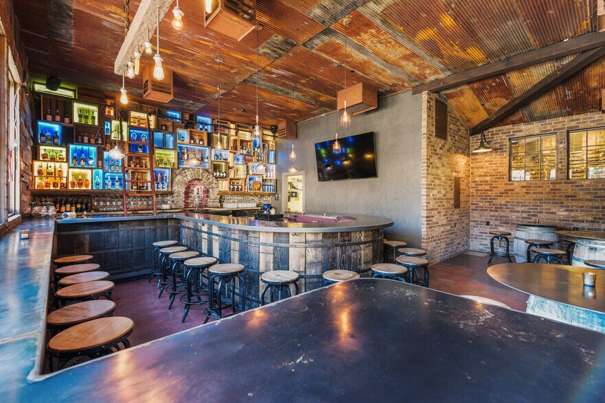 208 S Green St, Sonora, CA for sale - Interior Photo - Image 1 of 63