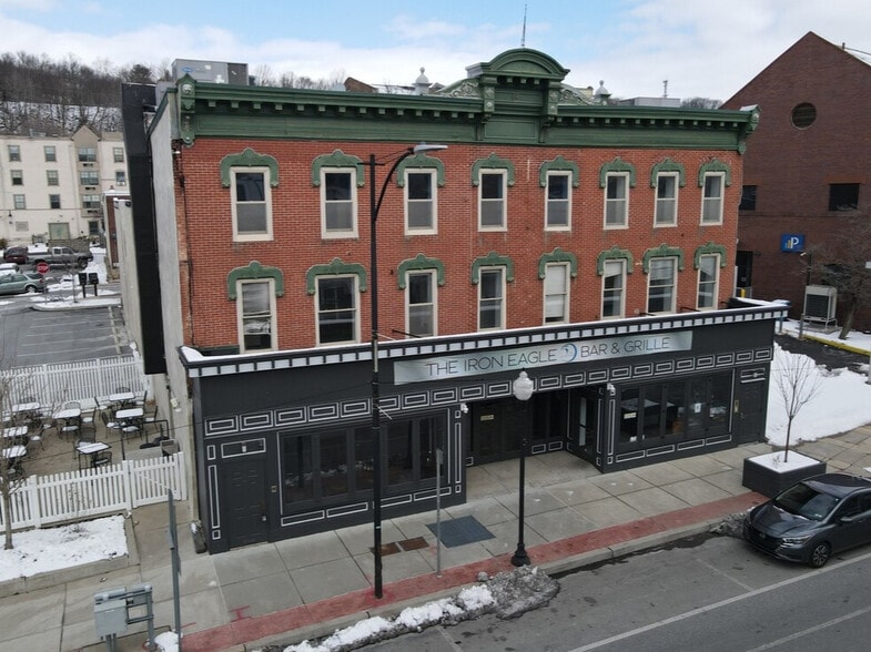 143 E Lincoln Hwy, Coatesville, PA à vendre - Photo principale - Image 1 de 17