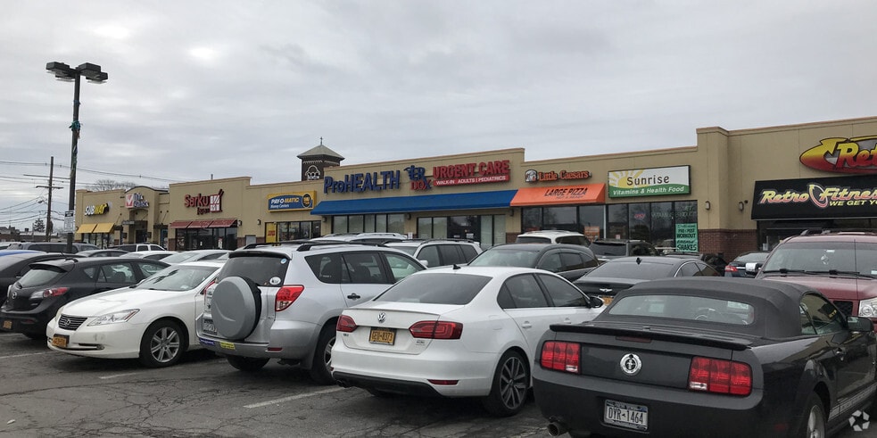 131 W Sunrise Hwy, Freeport, NY for lease - Building Photo - Image 3 of 5