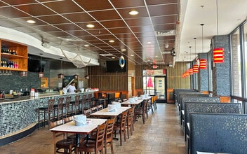 32821 Grand River Ave, Farmington Hills, MI à louer Photo intérieure- Image 2 de 9