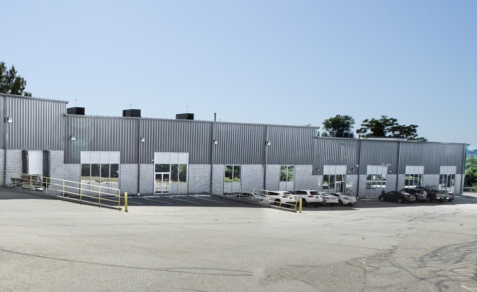 60 Owens Dr, Wayne, NJ à louer - Photo du bâtiment - Image 2 de 2