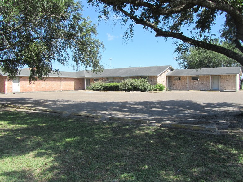 1133 E Sinton St, Sinton, TX à vendre - Photo du bâtiment - Image 1 de 9