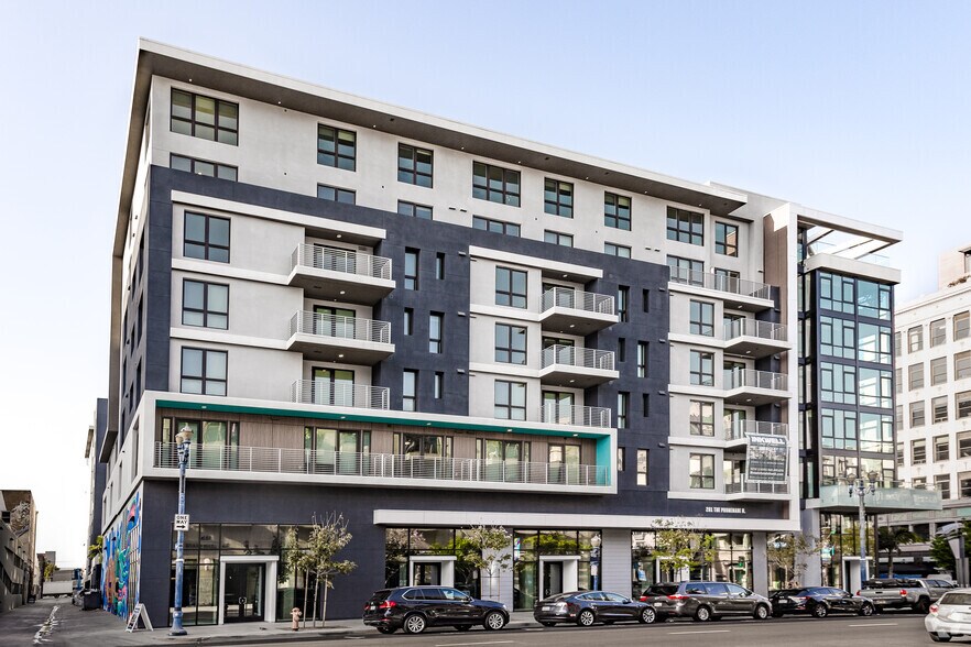 201 The Promenade N, Long Beach, CA à louer - Photo principale - Image 1 de 16