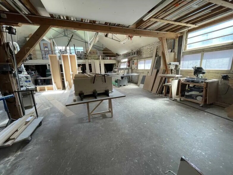 Office in Rouen for lease - Interior Photo - Image 3 of 8