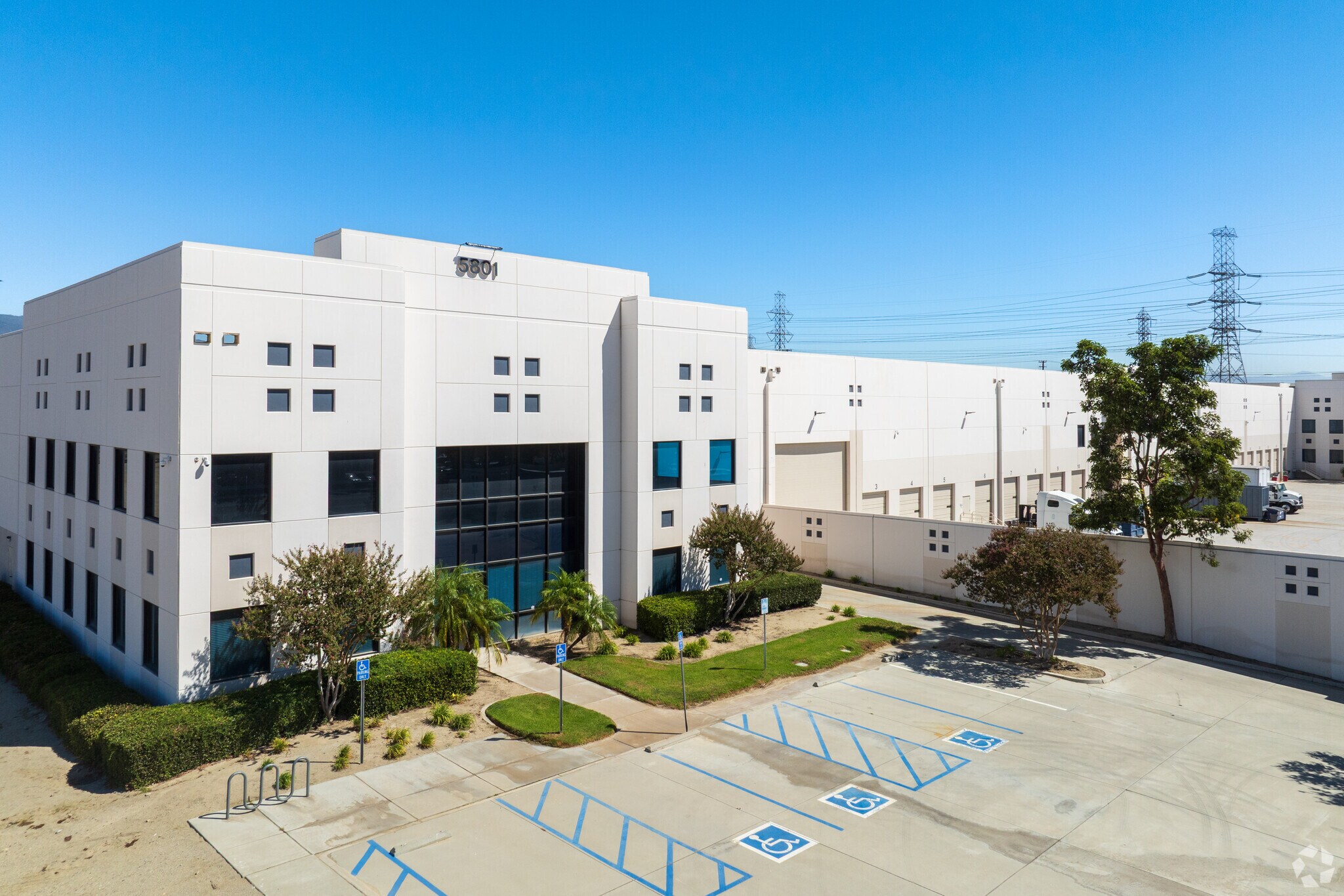 5801 E Airport Dr, Ontario, CA à vendre Photo principale- Image 1 de 1