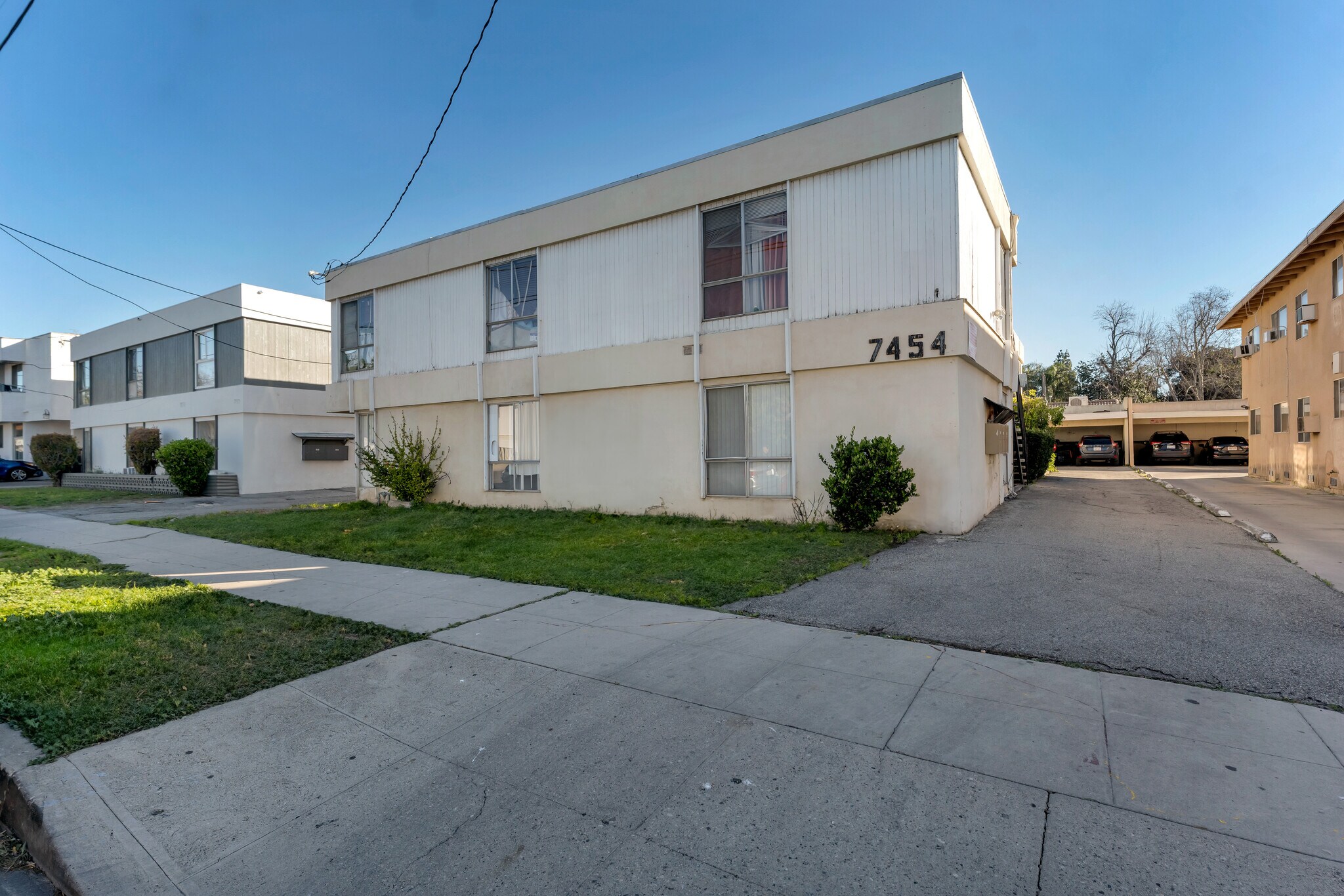7454 Canby Ave, Reseda, CA à vendre Photo principale- Image 1 de 16