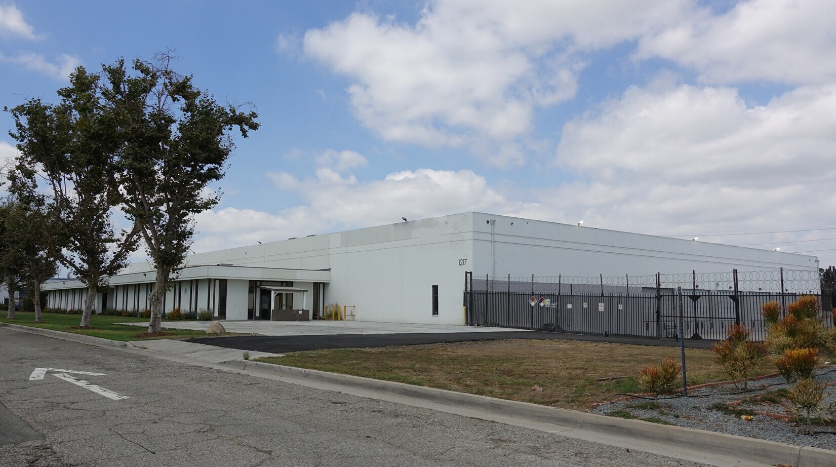 1217 W Artesia Blvd, Compton, CA à louer Photo du bâtiment- Image 1 de 7