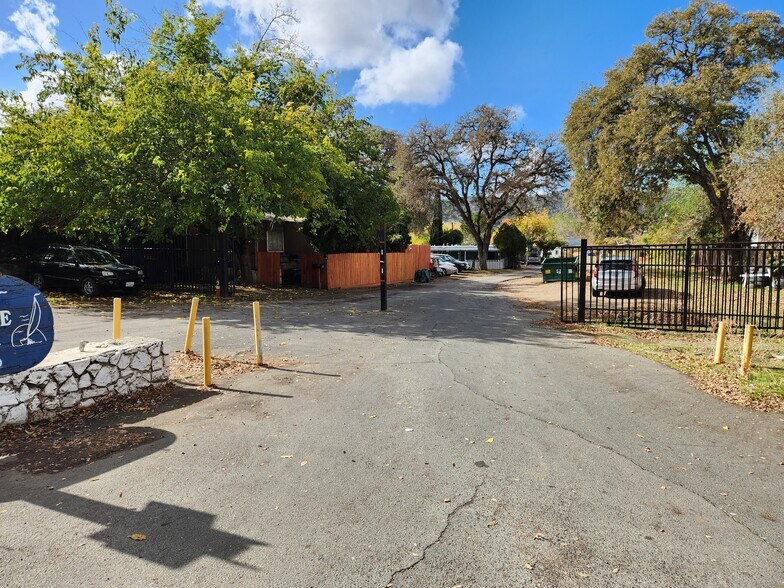 5645 Old Highway 53, Clearlake, CA à vendre - Photo principale - Image 1 de 25