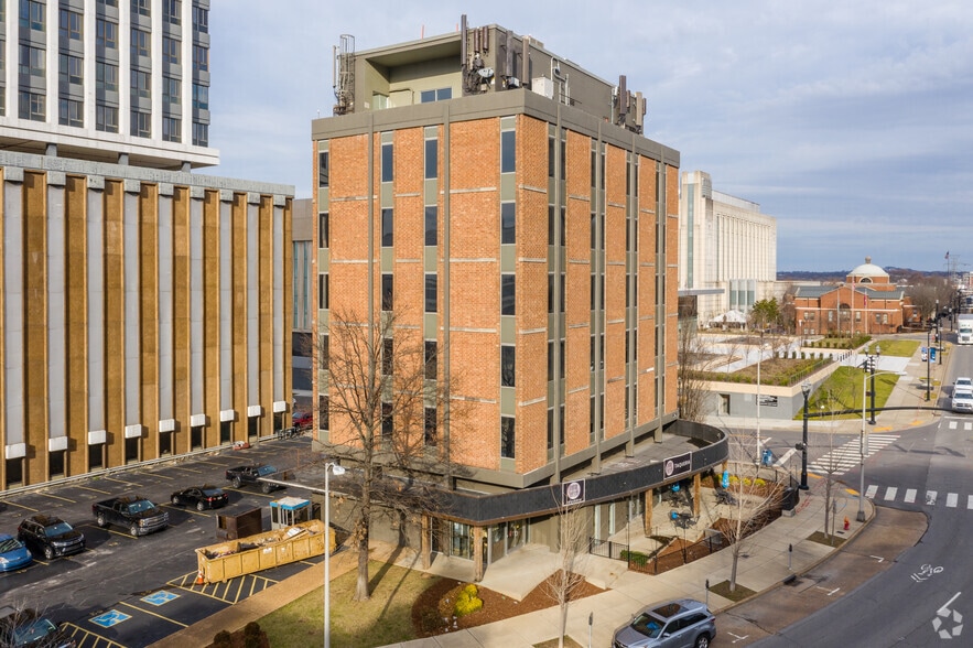 300 James Robertson Pky, Nashville, TN for lease - Primary Photo - Image 3 of 17