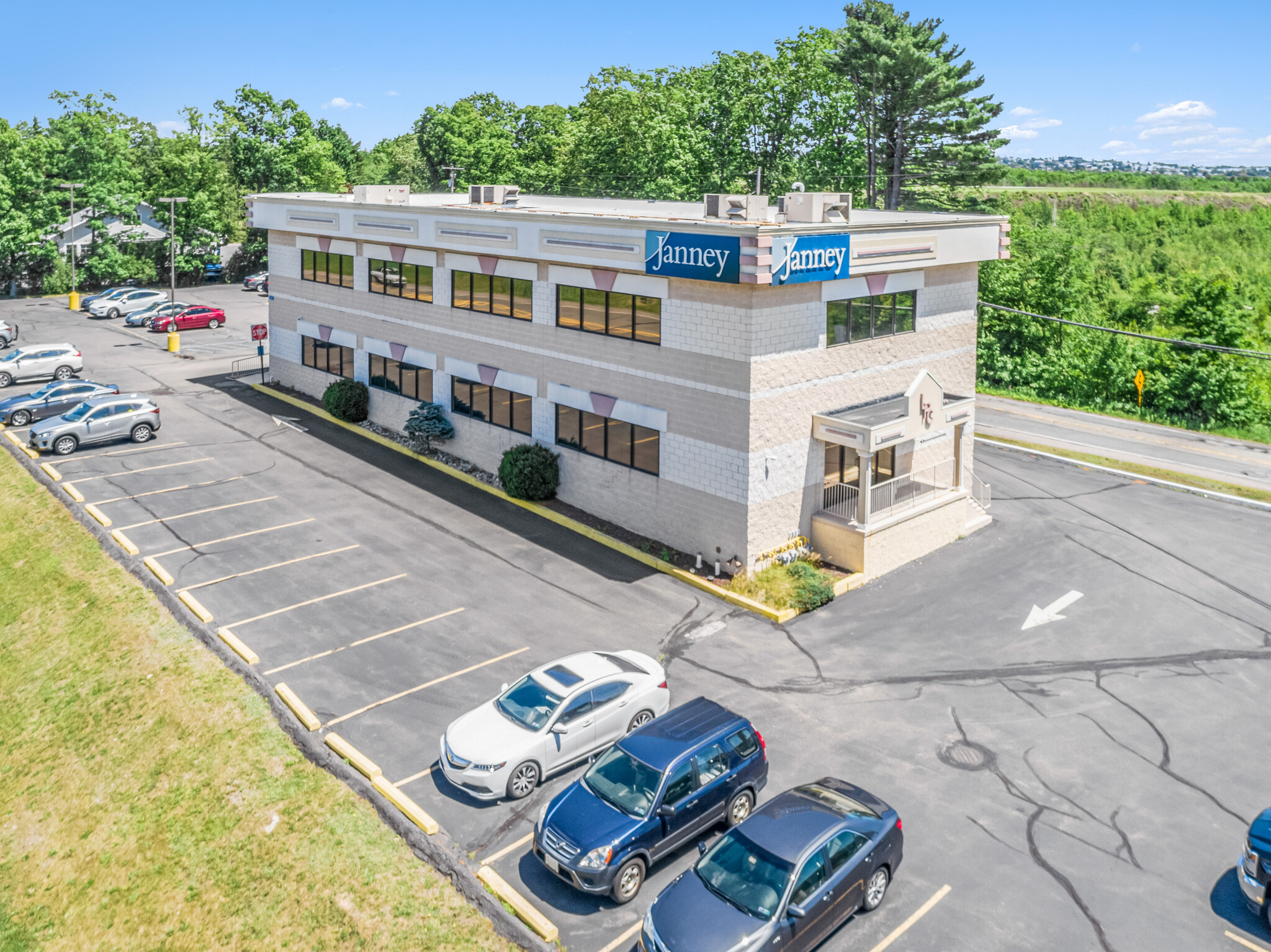 631 Airport Rd, Hazle Township, PA for lease Primary Photo- Image 1 of 11