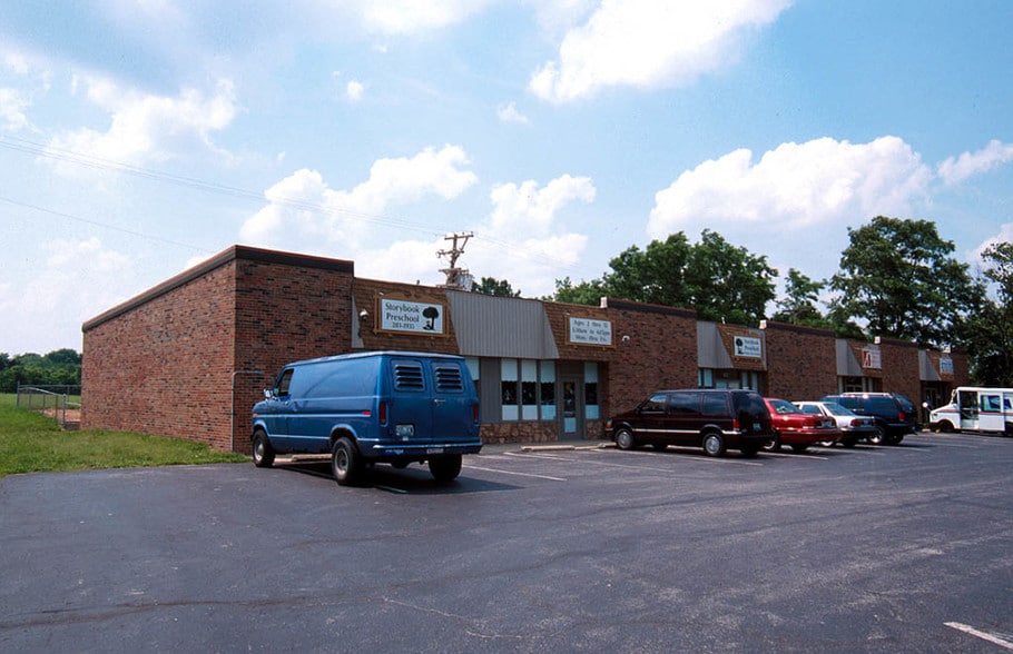 609-613 Westridge Dr, O'Fallon, MO for lease - Building Photo - Image 2 of 7