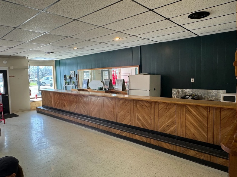 107 E Jefferson St, Bloomfield, IA for sale - Interior Photo - Image 3 of 19