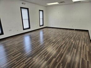 160 Main St, Flemington, NJ for lease Interior Photo- Image 2 of 5