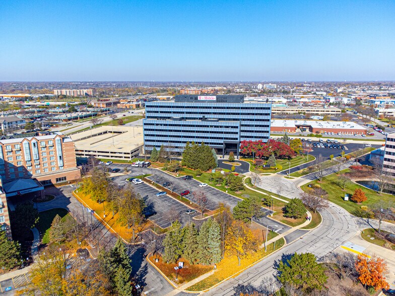 1400 Opus Pl, Downers Grove, IL à louer - Photo du bâtiment - Image 2 de 8