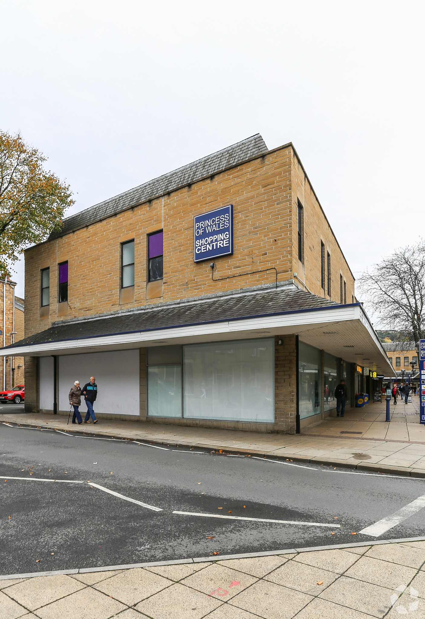 30-48 The Princess Of Wales Precinct, Dewsbury for lease Primary Photo- Image 1 of 9