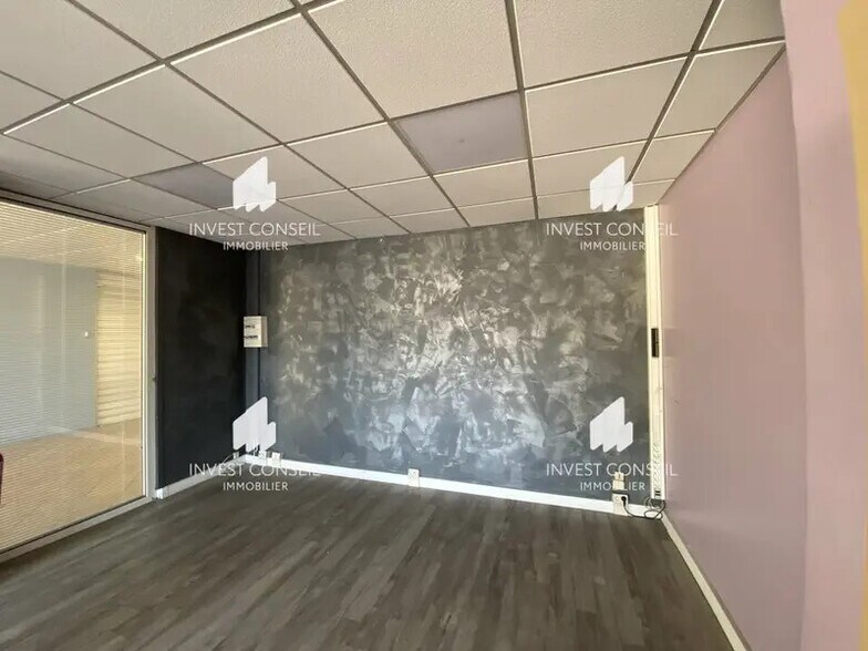 2 Rue Du Val D'Or, Cormeilles-en-Parisis for lease - Interior Photo - Image 3 of 4