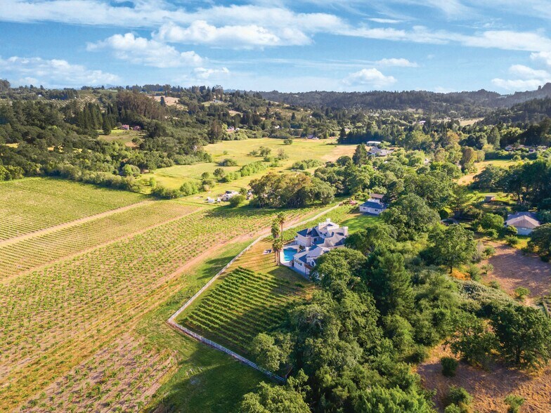 691 Ferguson Rd, Sebastopol, CA à vendre - Photo du bâtiment - Image 3 de 34