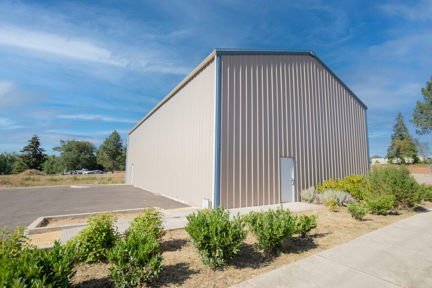 25189 Jeans Road Rd, Veneta, OR for sale - Building Photo - Image 1 of 11