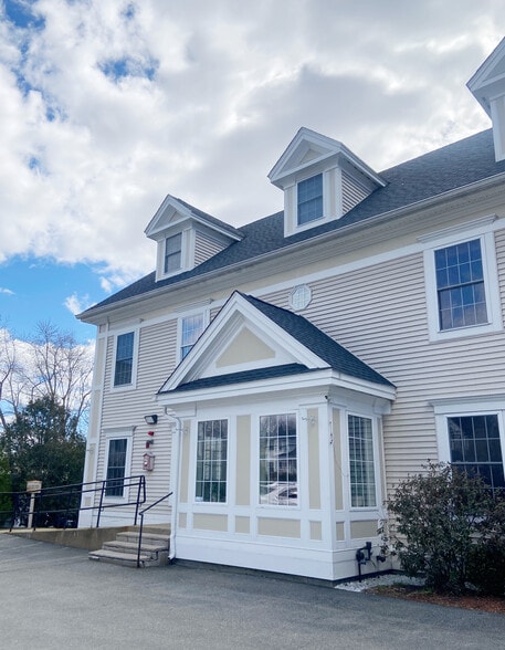 84 W Broadway, Derry, NH à louer - Photo du bâtiment - Image 2 de 6