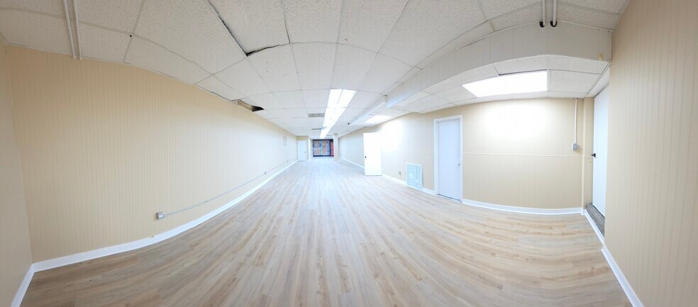 5230 W Belmont Ave, Chicago, IL à louer - Photo du bâtiment - Image 2 de 6