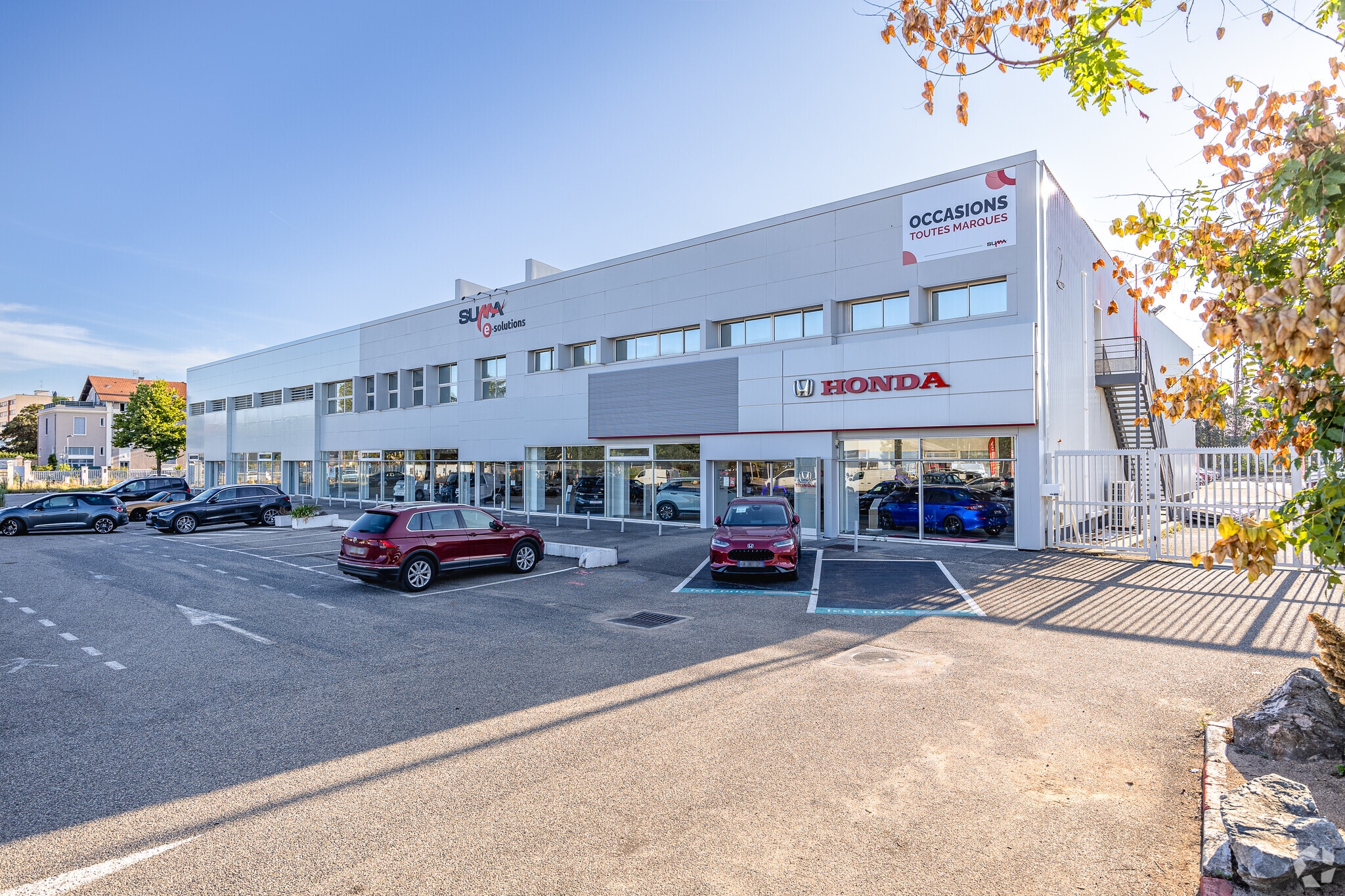 Flex in Vénissieux for lease Primary Photo- Image 1 of 3