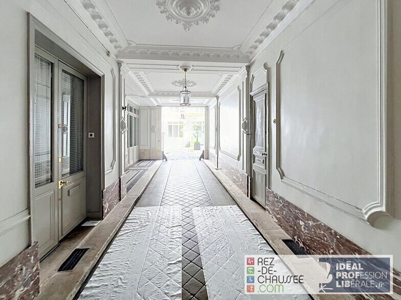 Bureau dans Paris à vendre - Photo du bâtiment - Image 2 de 7