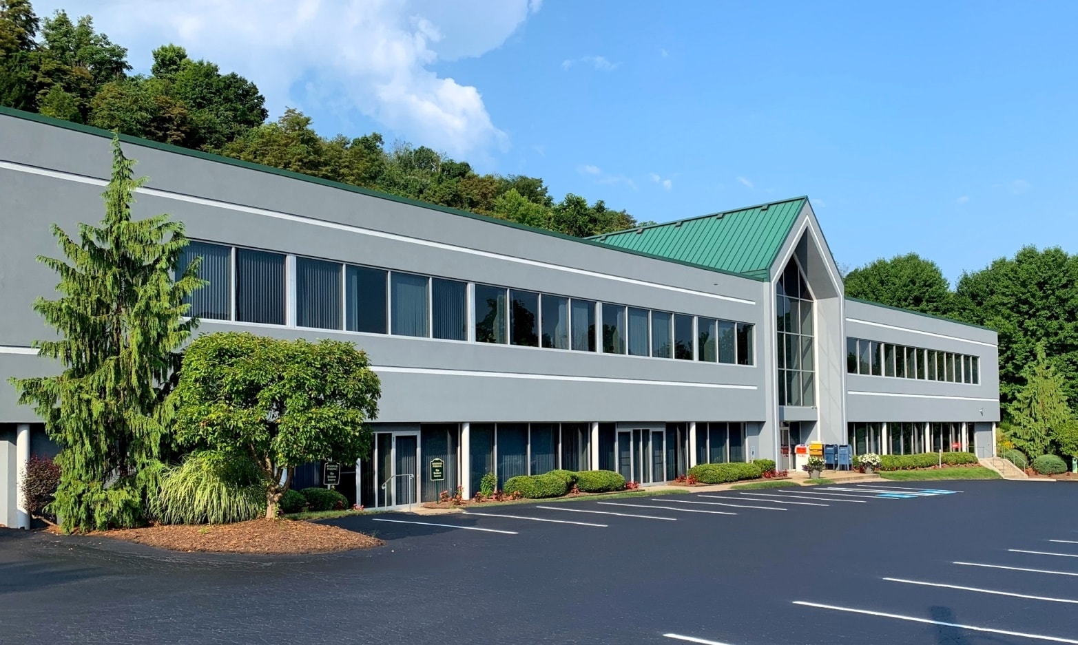 1 Forestwood Dr, Pittsburgh, PA à louer Photo principale- Image 1 de 12