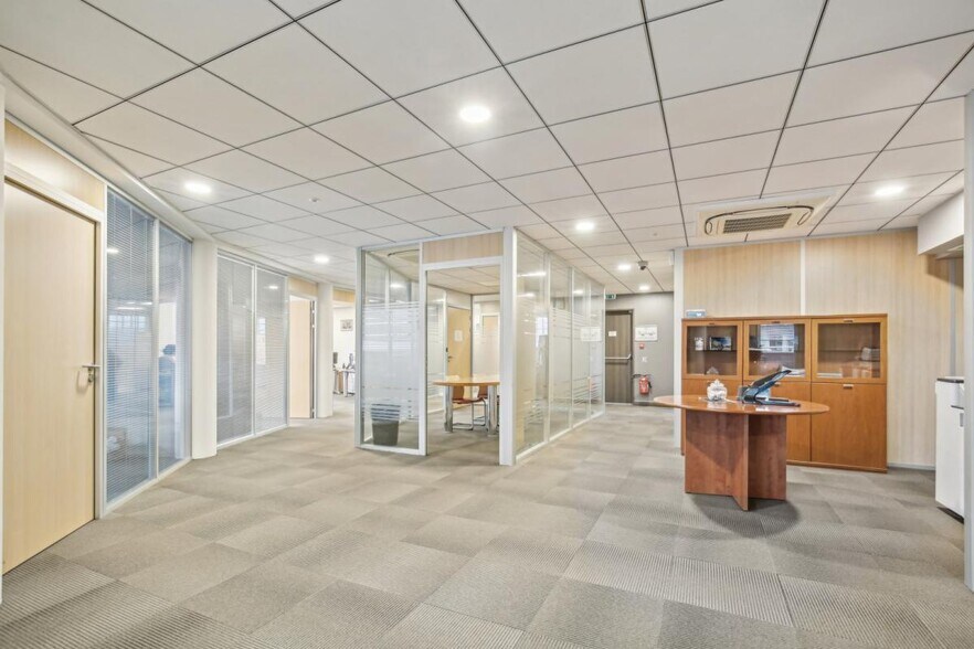 26/28 Rue Diderot, Nanterre à vendre - Photo du bâtiment - Image 3 de 14