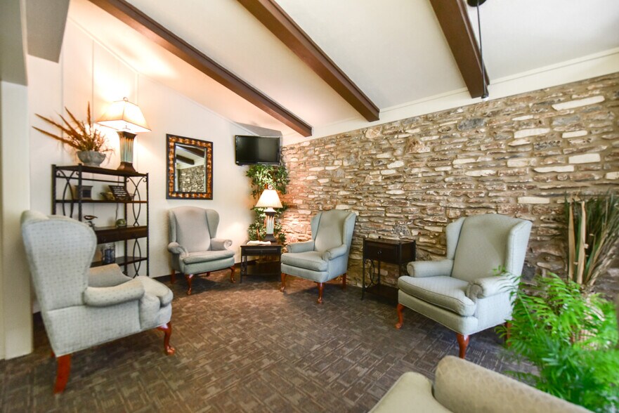 602 N Gray St, Caldwell, TX à vendre - Photo intérieure - Image 2 de 18