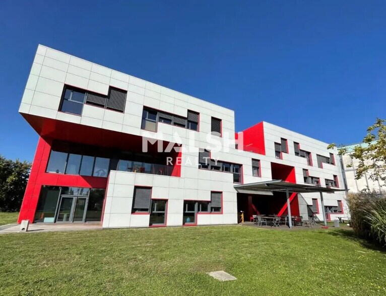 Flex in Dardilly for lease - Building Photo - Image 1 of 11