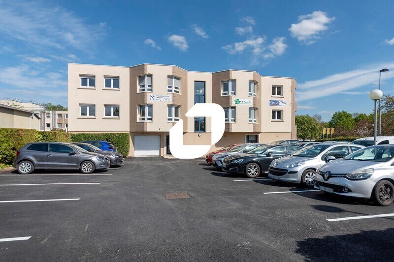 Office in Rambouillet for lease - Building Photo - Image 1 of 15