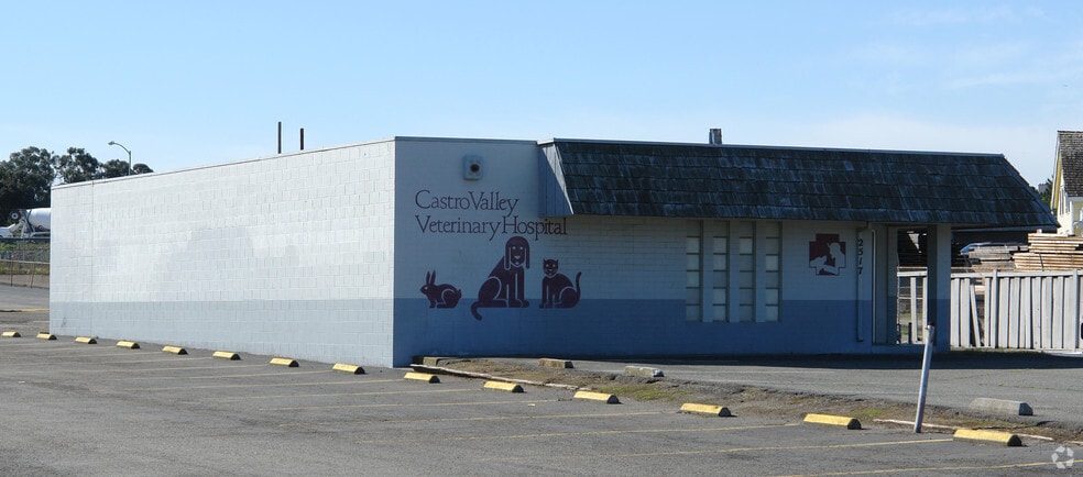 2515-2517 Castro Valley Blvd, Castro Valley, CA for lease - Building Photo - Image 2 of 4