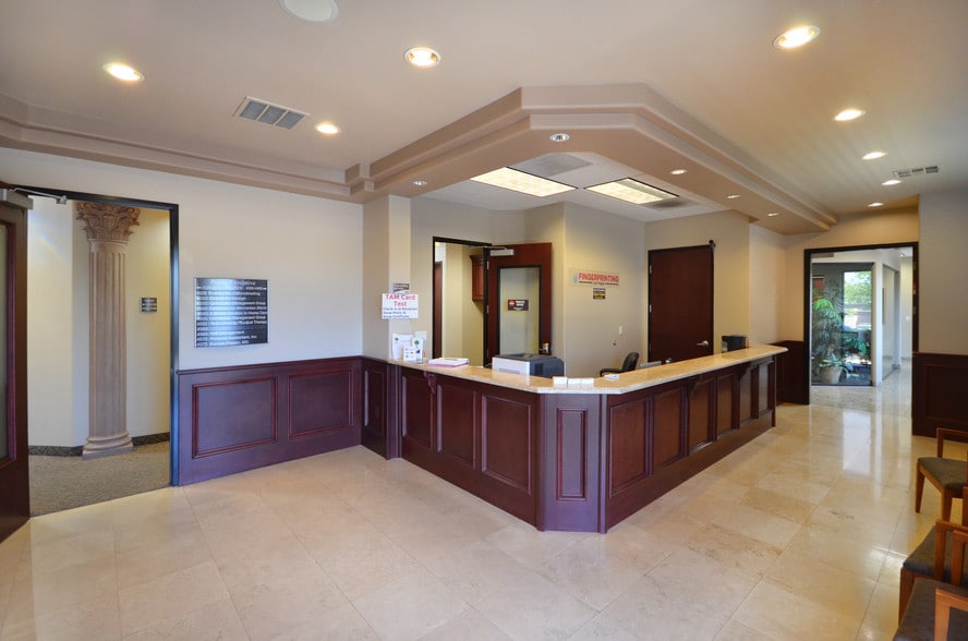 9017 S Pecos Rd, Henderson, NV à louer - Photo intérieure - Image 2 de 9