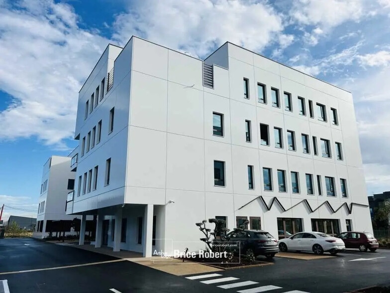 Bureau dans Genas à vendre - Photo du bâtiment - Image 2 de 7