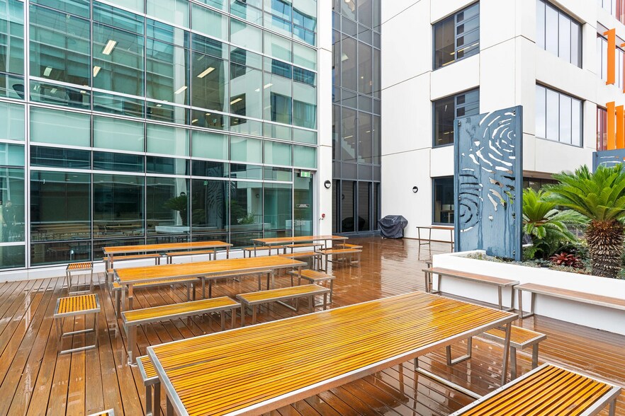 22 Honeysuckle Dr, Newcastle à louer - Photo du bâtiment - Image 2 de 3