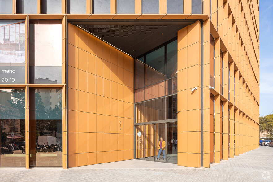 Carrer de Pere IV, 313-321, Barcelona, Barcelona for lease - Building Photo - Image 3 of 11