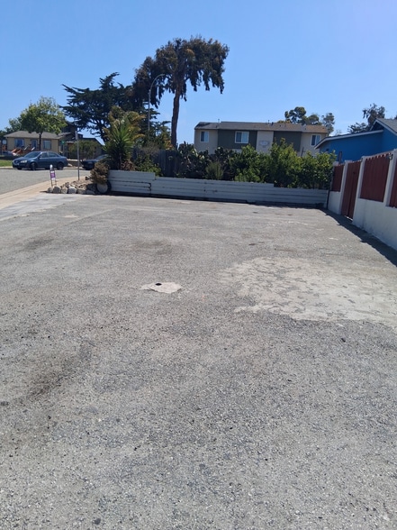 2085 Park Pl, Seaside, CA for lease - Primary Photo - Image 1 of 4