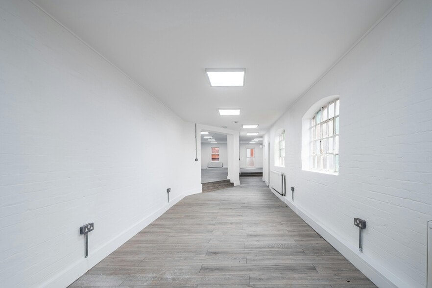 6A Scawfell St, London for lease - Interior Photo - Image 3 of 11