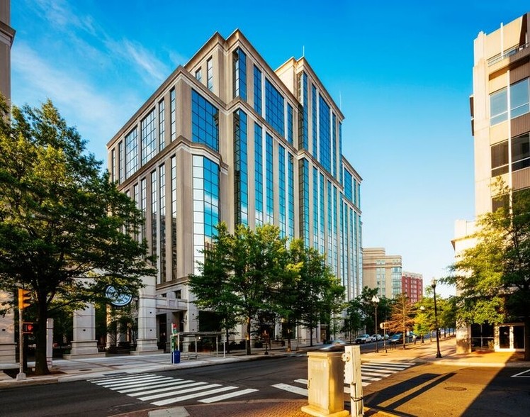 2300 Clarendon Blvd, Arlington, VA à louer - Photo du bâtiment - Image 1 de 14