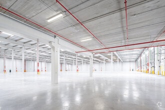 Calle de Gregorio Marañón, 2, Getafe, Madrid for lease Interior Photo- Image 2 of 12