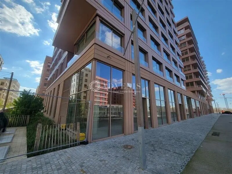 Commerce de détail dans Saint-Ouen-sur-Seine à louer Photo du bâtiment- Image 1 de 10