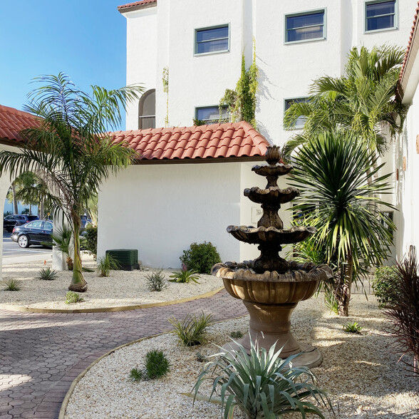 1900 S Harbor City Blvd, Melbourne, FL à louer - Photo du bâtiment - Image 3 de 26