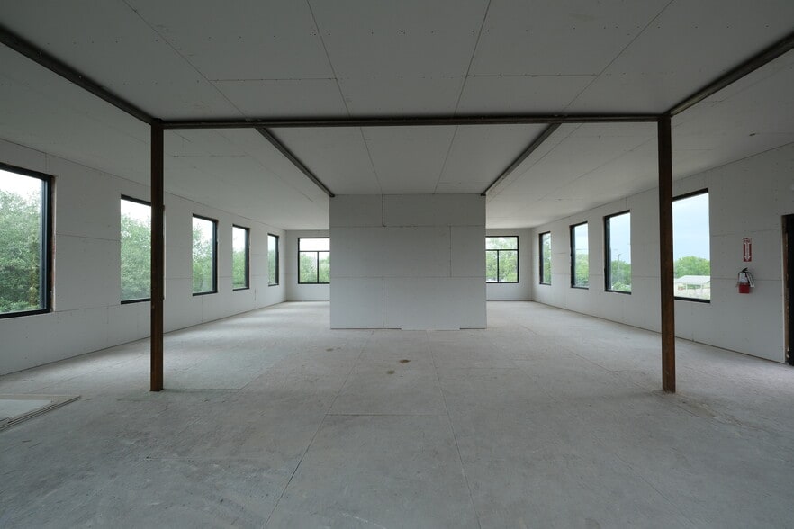 10521 W Parmer Ln, Austin, TX for lease - Interior Photo - Image 2 of 6