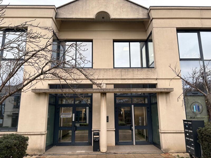 Office in Créteil for lease Building Photo- Image 1 of 14