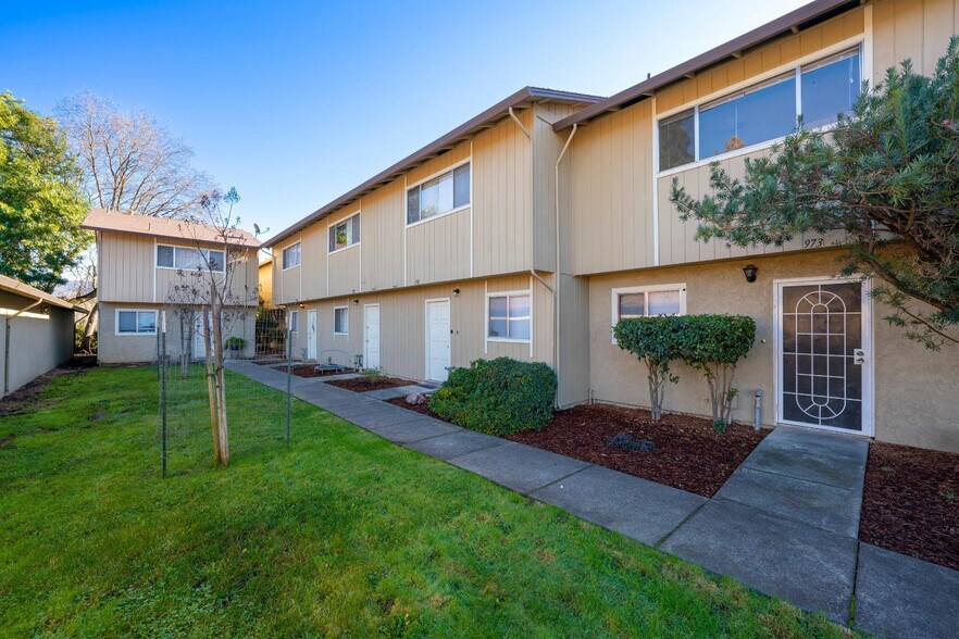 960 Marlene St, Ukiah, CA à vendre - Photo du bâtiment - Image 2 de 59