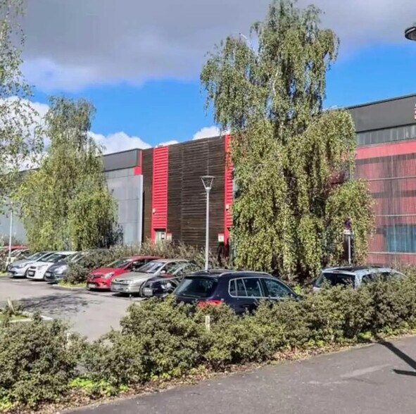 Flex in Rouen for lease - Building Photo - Image 1 of 2