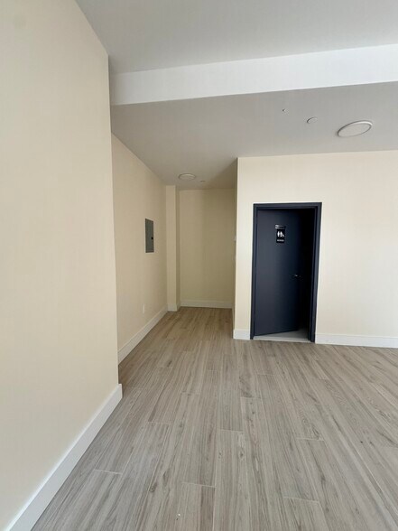169-13 90th Ave, Jamaica, NY à louer - Photo du bâtiment - Image 3 de 7