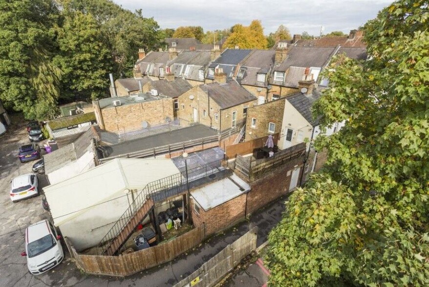 26 Green Ln, Northwood à louer - Photo du bâtiment - Image 3 de 4